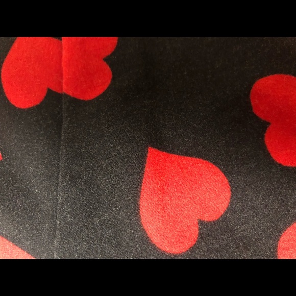 2 Pair of LuLaRoe Leggings Heart Patterns size TC- red&black hearts unavailable - Picture 4 of 4